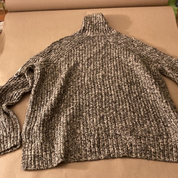 Old navy xl ladies turtle neck sweater - Picture 2 of 6